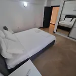 Ξενοδοχείο με διαμερίσματα Ilya 2