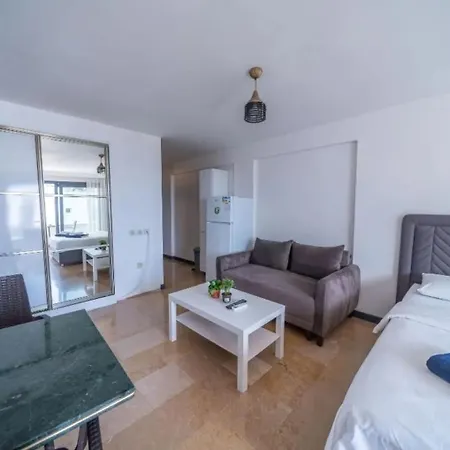 Ilya 2 מלון דירות 3*