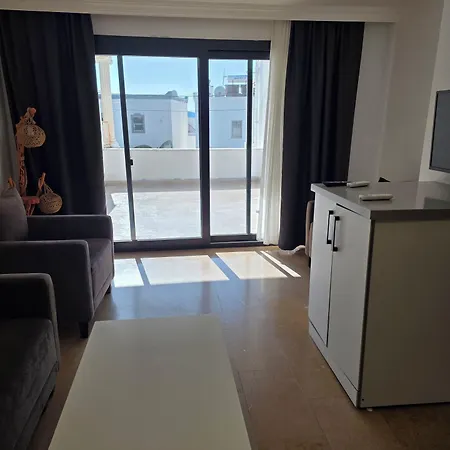 Ilya 2 מלון דירות 3*